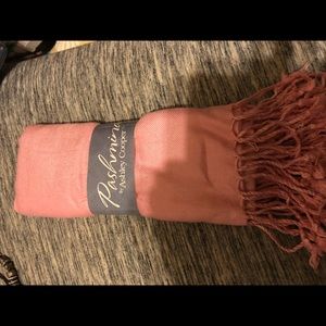 Fringed pashmina scarf in Mauve Pink